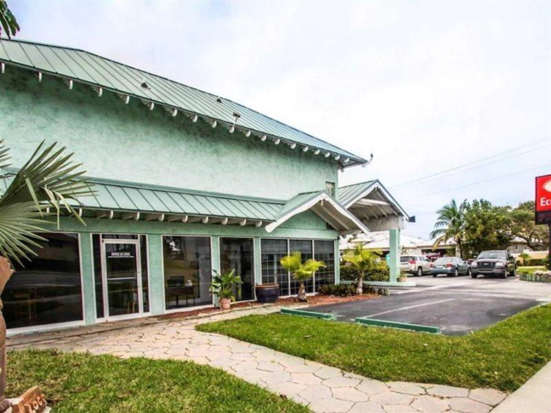 Econo Lodge Cocoa Beach - Near The Port Exterior foto