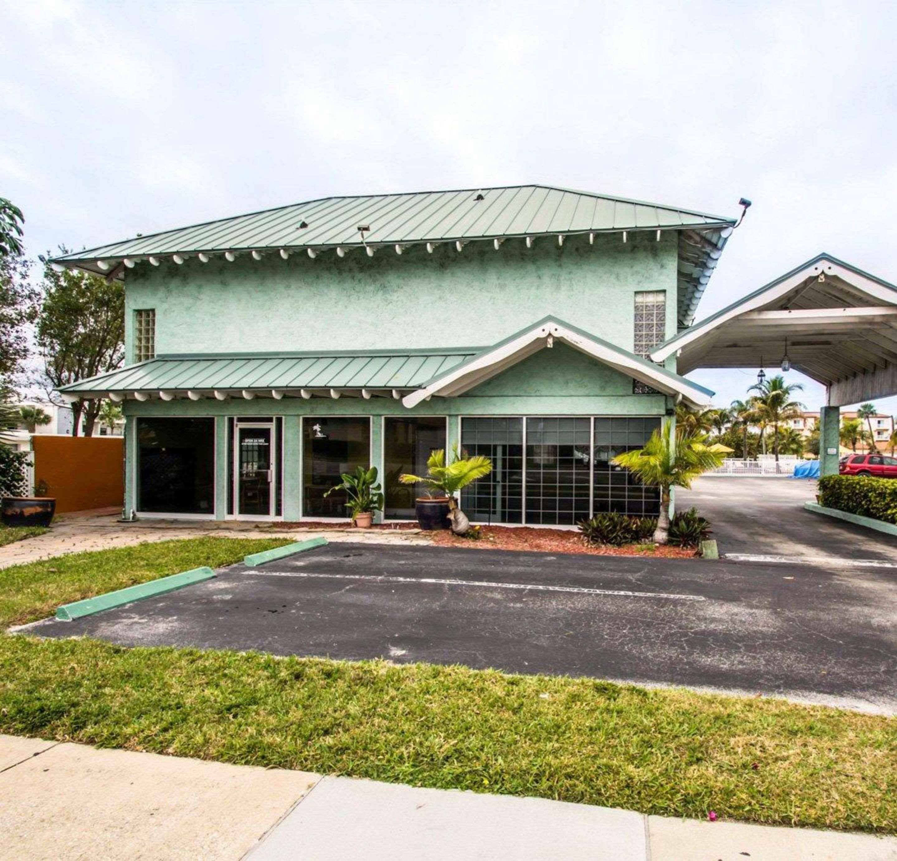 Econo Lodge Cocoa Beach - Near The Port Exterior foto