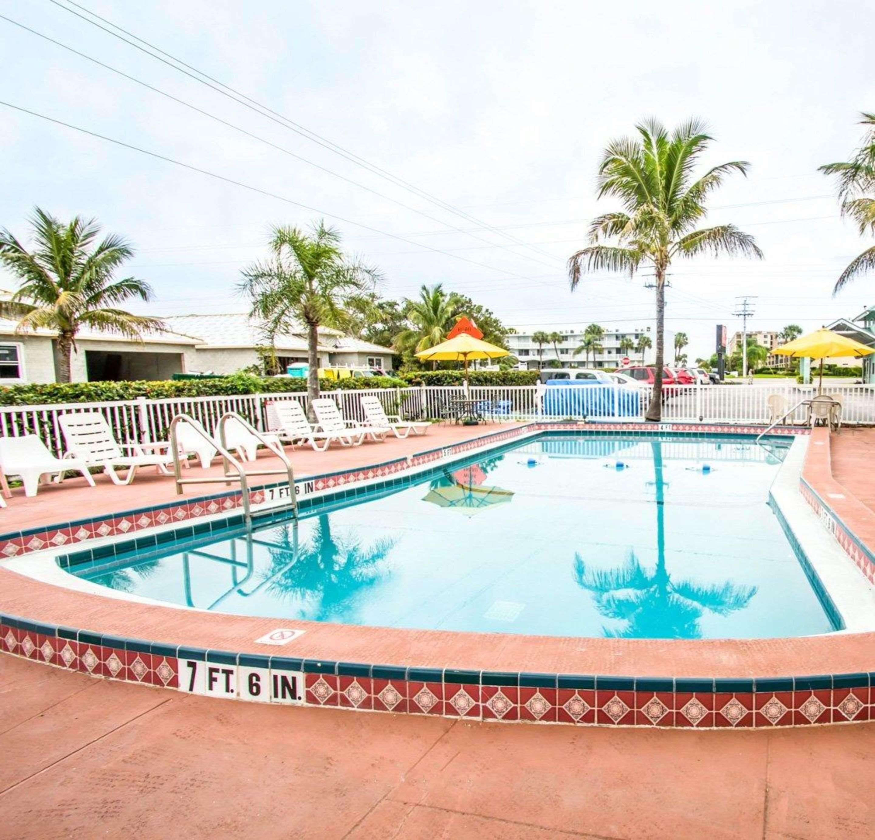 Econo Lodge Cocoa Beach - Near The Port Exterior foto