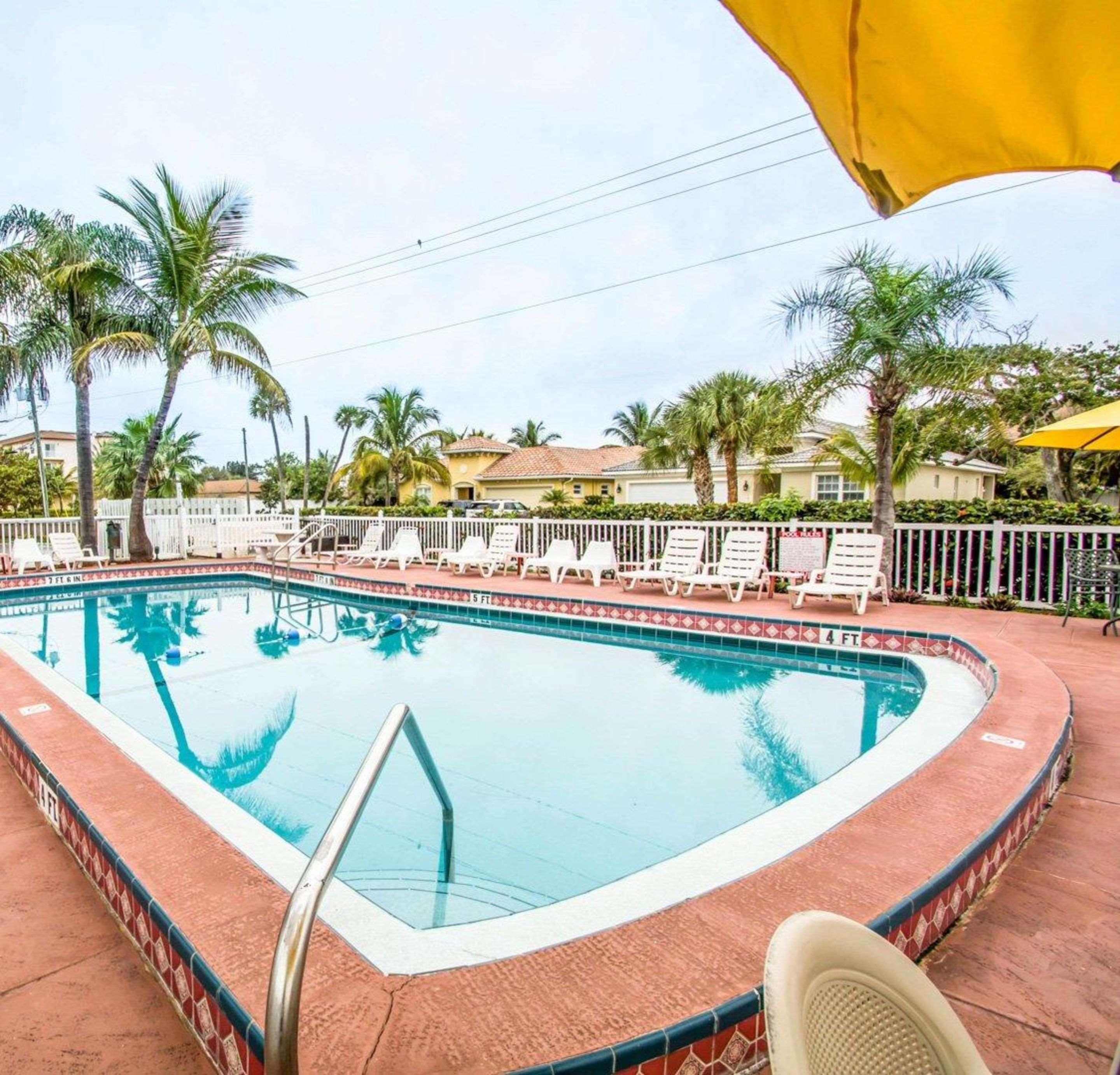 Econo Lodge Cocoa Beach - Near The Port Exterior foto