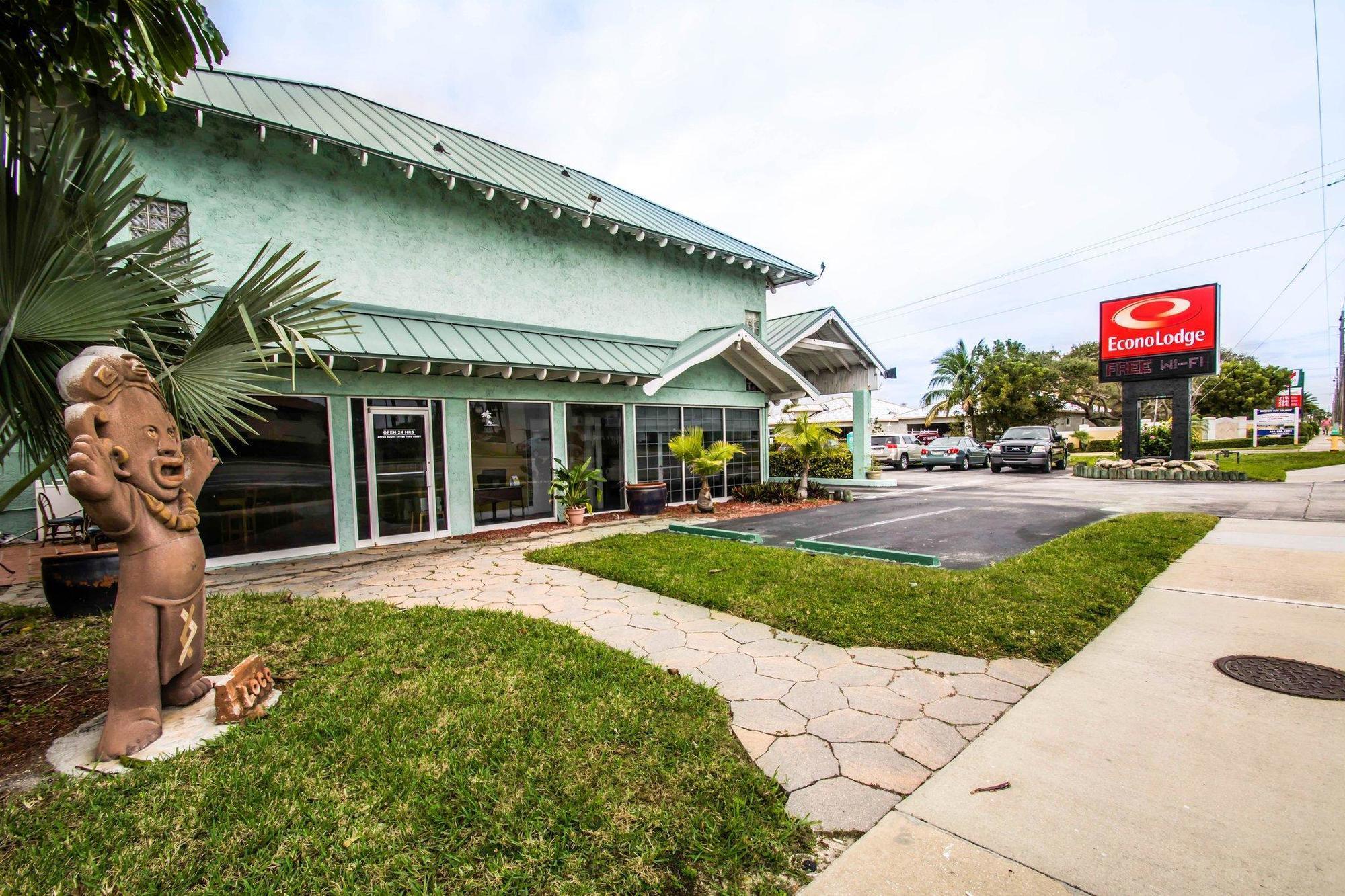 Econo Lodge Cocoa Beach - Near The Port Exterior foto