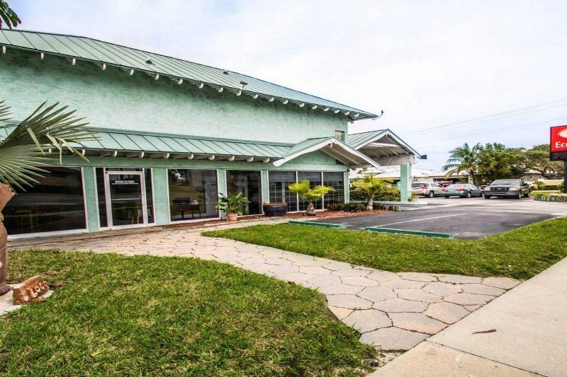 Econo Lodge Cocoa Beach - Near The Port Exterior foto